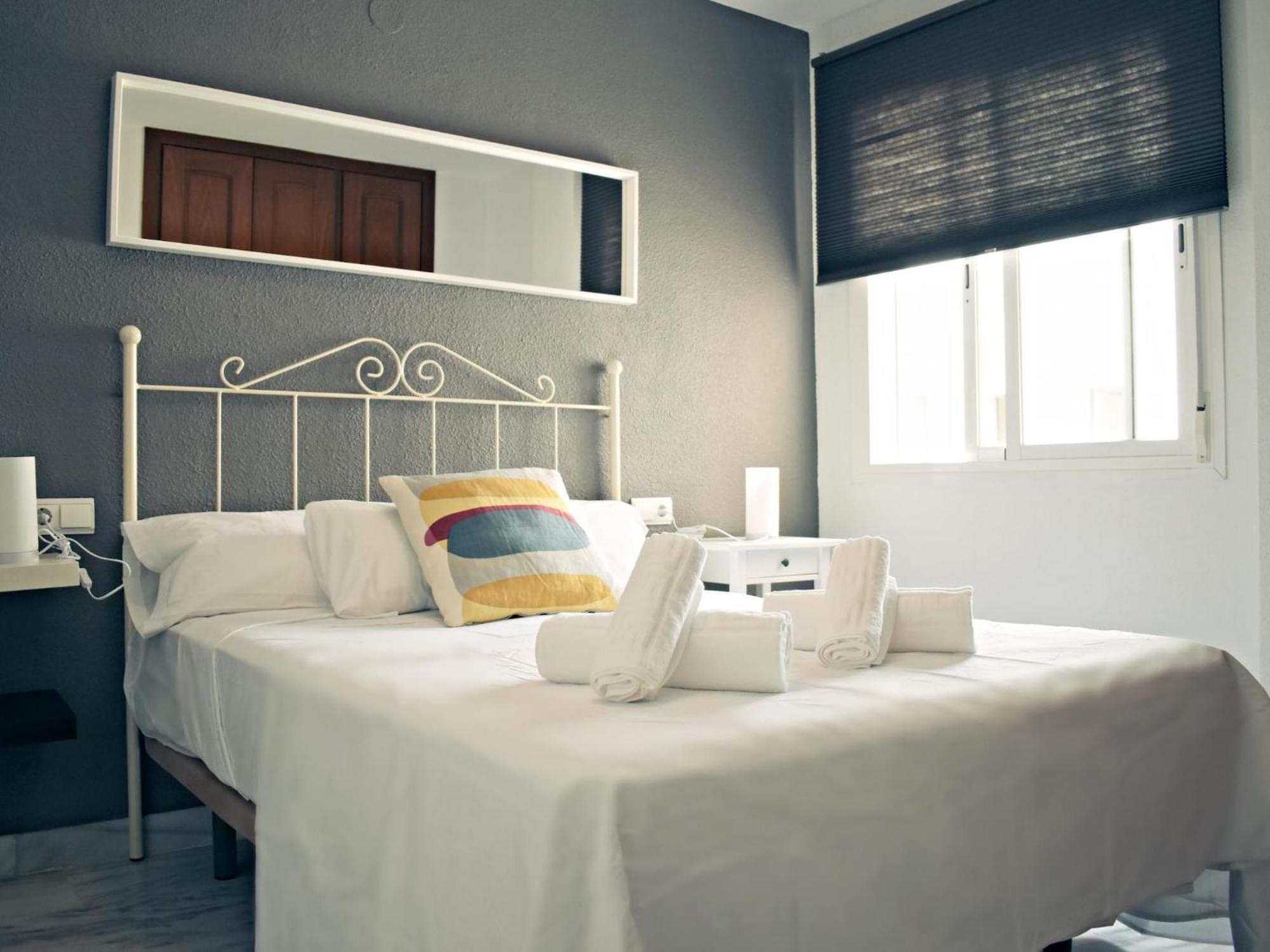 Fabuloso Apartamento Junto Al Soho Con Parking Privado Malaga Exterior photo